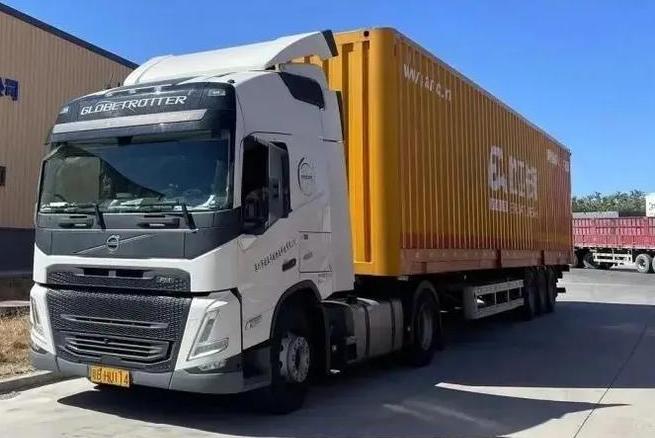 china-angola-trucking