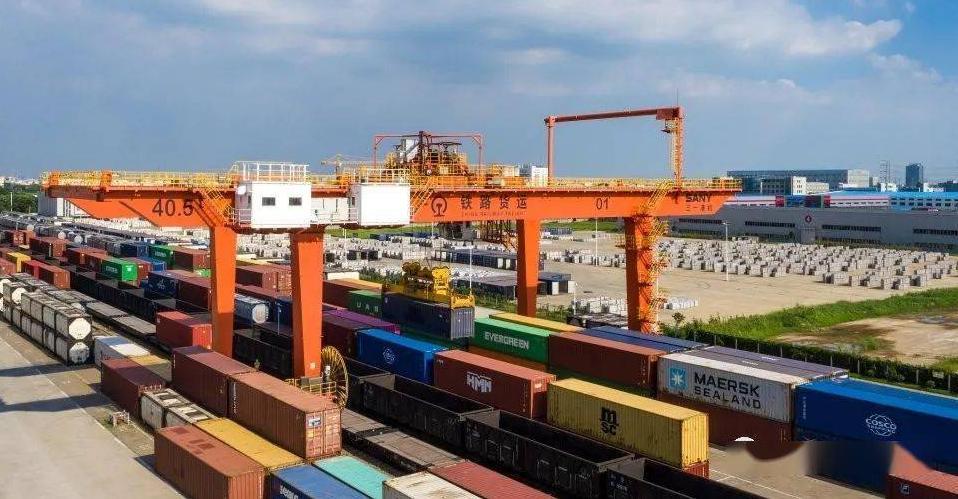 Key Global Logistics Updates: Shipping Rate Hikes, New Routes & Trade Policies | May 2025